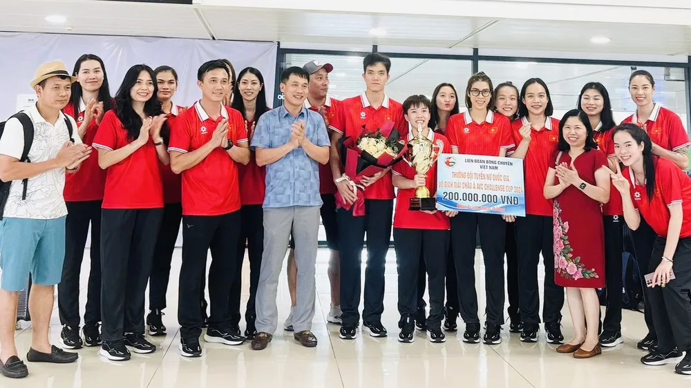 Thành viên đội tuyển bóng chuyền nữ Việt Nam về nước và sẽ tập tại Tam Đảo (Vĩnh Phúc). Ảnh: VFV