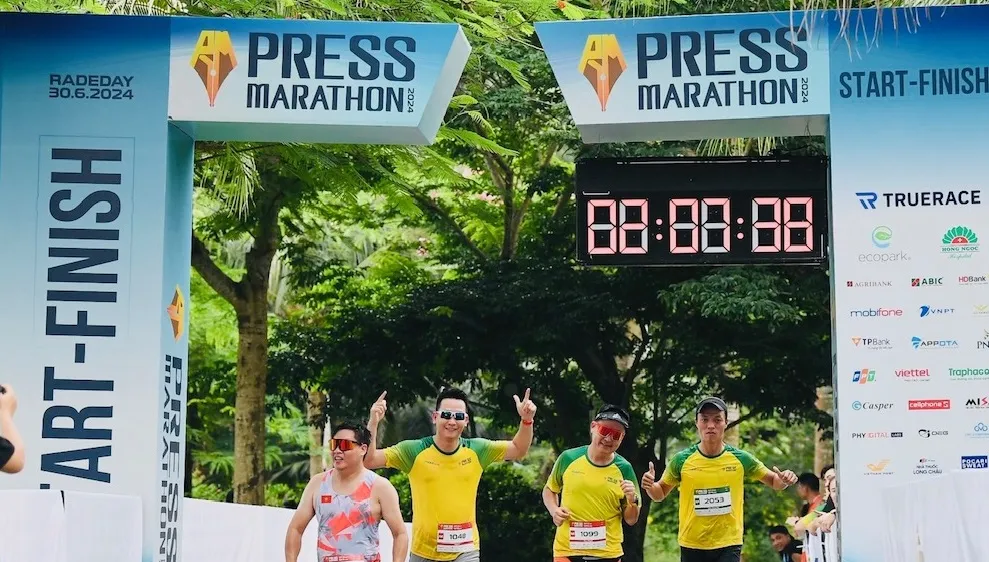 Các nhà báo, phóng viên, biên tập viên tham gia giải Press Marathon 2024. Ảnh: BTC