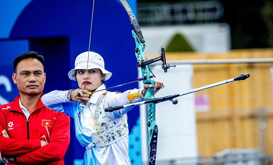 Ánh Nguyệt phải tạm hoãn thi đấu trận so tài của mình do thời tiết xấu. Ảnh: AW
