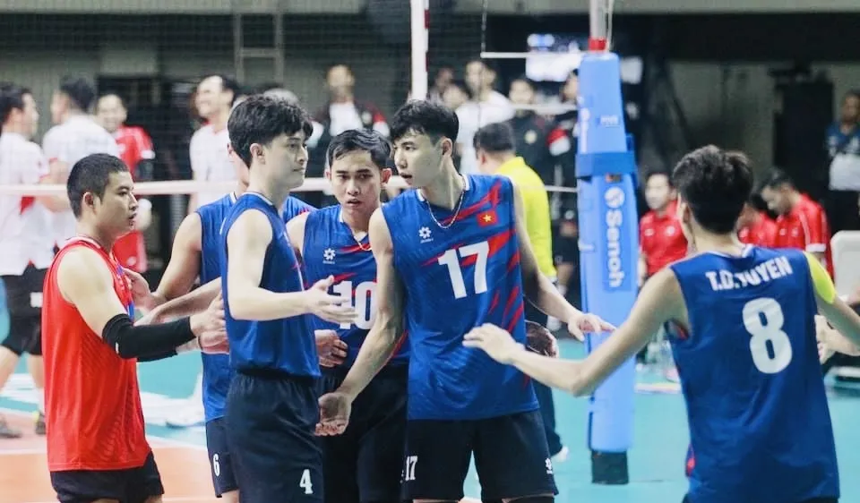 Đội tuyển bóng chuyền nam Việt Nam để thua 2-3 trước chủ nhà Indonesia. Ảnh: AVC