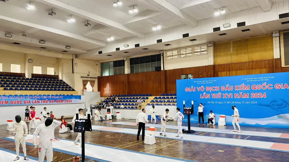 Các VĐV đang tranh tài giải đấu kiếm vô địch quốc gia 2024 tại Hà Nội. Ảnh: MINH MINH