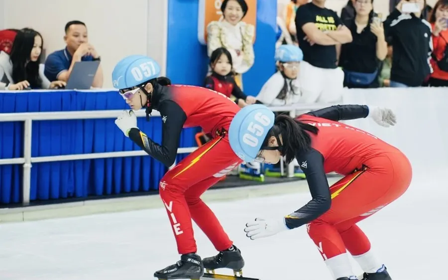 VĐV thi đấu giải trượt băng vô địch trẻ quốc gia 2024. Ảnh: SFV