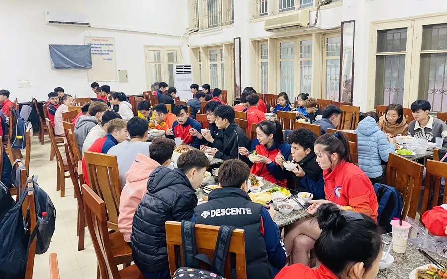 Dinh dưỡng là điều quan trọng để VĐV có được sức khỏe tốt nhất khi tập luyện, thi đấu hướng tới giành thành tích cao về chuyên môn. Ảnh: MINH MINH