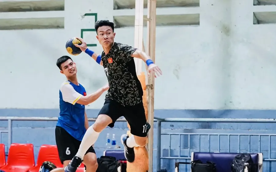 Cầu thủ bóng ném Việt Nam tập luyện khẩn trương và không nghỉ Tết để hướng tới dự giải vô địch Đông Nam Á 2025. Ảnh: PICHOOF