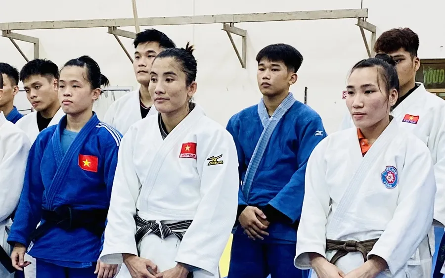 Hoàng Thị Tình (giữa) không dự SEA Games 33-2025 do vắng hạng cân sở trường trong chương trình thi đấu. Ảnh: MINH MINH