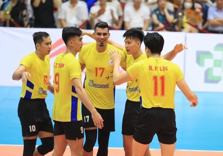 Ngoai binh Evandro (17) tiếp tục trở lại khoác áo đội Sanest Khánh Hòa thi đấu giải vô địch quốc gia 2025. Ảnh: VFV