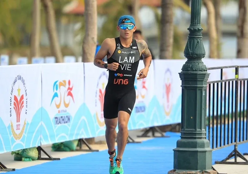 VĐV triathlon Lâm Quang Nhật (TPHCM) đang là đương kim vô địch quốc gia và sẽ dự giải đấu năm nay ở Hà Nam. Ảnh: DŨNG PHƯƠNG