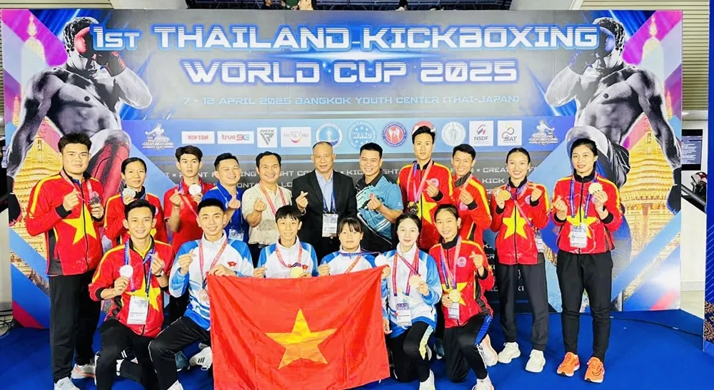Đội kickboxing Việt Nam có các tấm huy chương quan trọng tại giải World Cup 2025 ở Thái Lan. Ảnh: MINH MINH