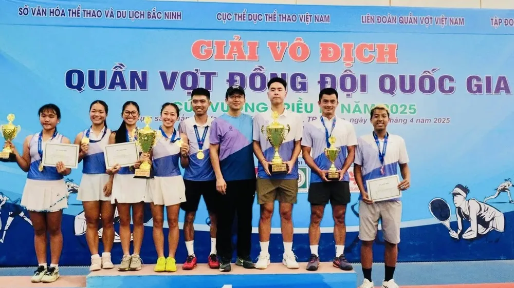 Lê Quốc Khánh và Nguyễn Đắc Tiến là những gương mặt chủ lực giúp quần vợt Hà Nội có chiến thắng ở giải năm nay. Ảnh: NGHĨA NGHĨA