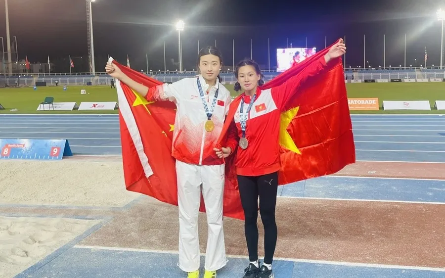 Ngọc Ánh (phải) đã có HCB quan trọng tại giải vô địch trẻ châu Á 2025 (dành cho nhóm tuổi U18). Ảnh: NGUYỄN ĐỨC
