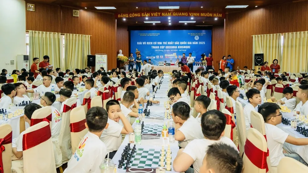 Đông đảo kỳ thủ cả nước thi đấu giải cờ vua vô địch trẻ xuất sắc quốc gia 2025. Ảnh: MINH MINH