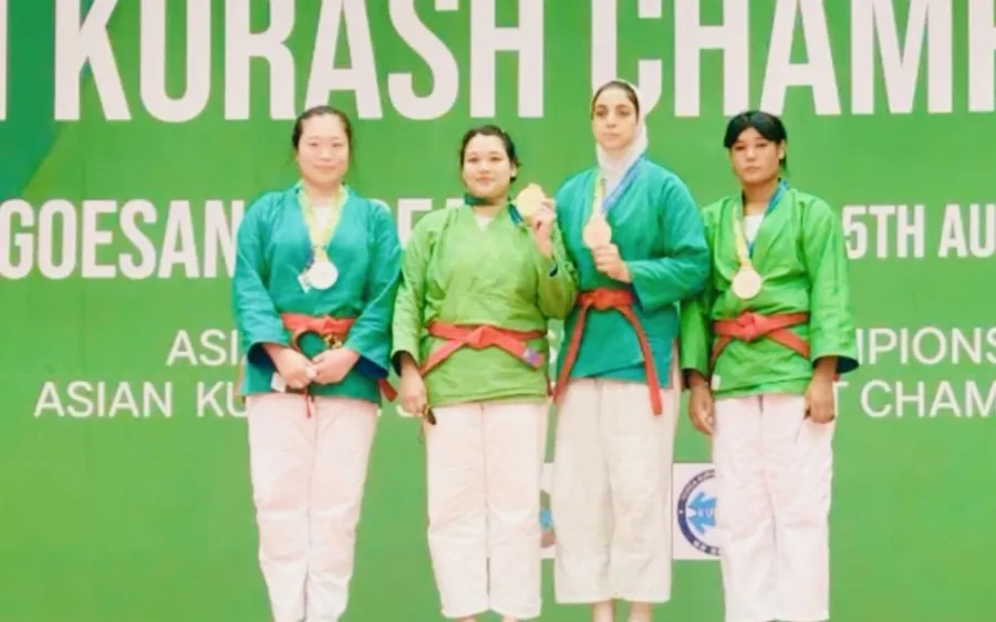Võ sĩ Thanh Thủy (thứ 2 từ trái qua) giành thêm HCV cho kurash Việt Nam tại giải năm nay. Ảnh: TUẤN HỌC