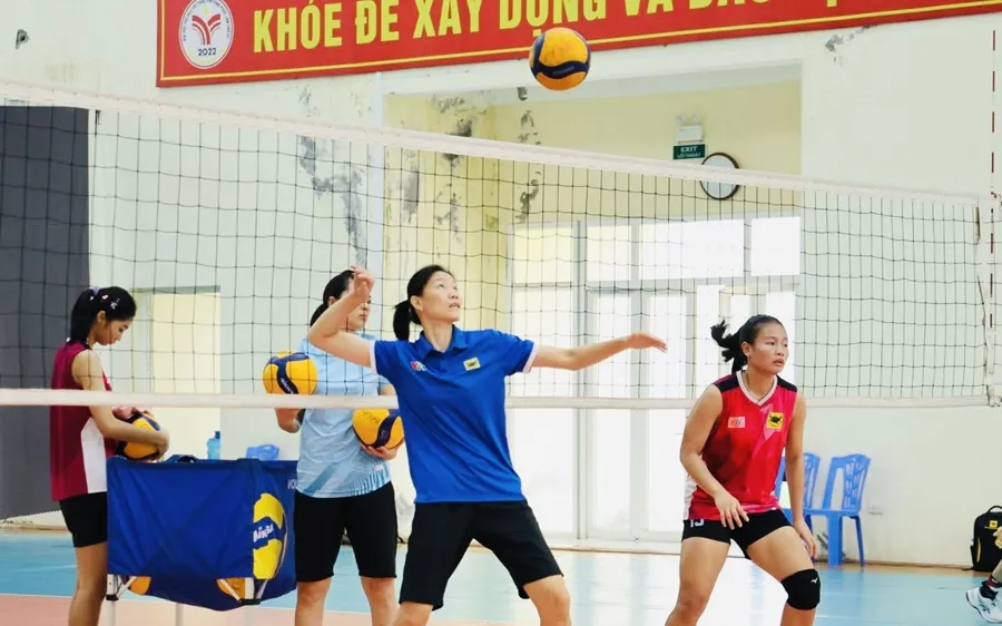 HLV Ngọc Hoa đã là HLV trưởng đội VTV Bình Điền Long An sẽ tham dự giai đoạn 2 giải vô địch quốc gia 2025. Ảnh: VTVBDLA