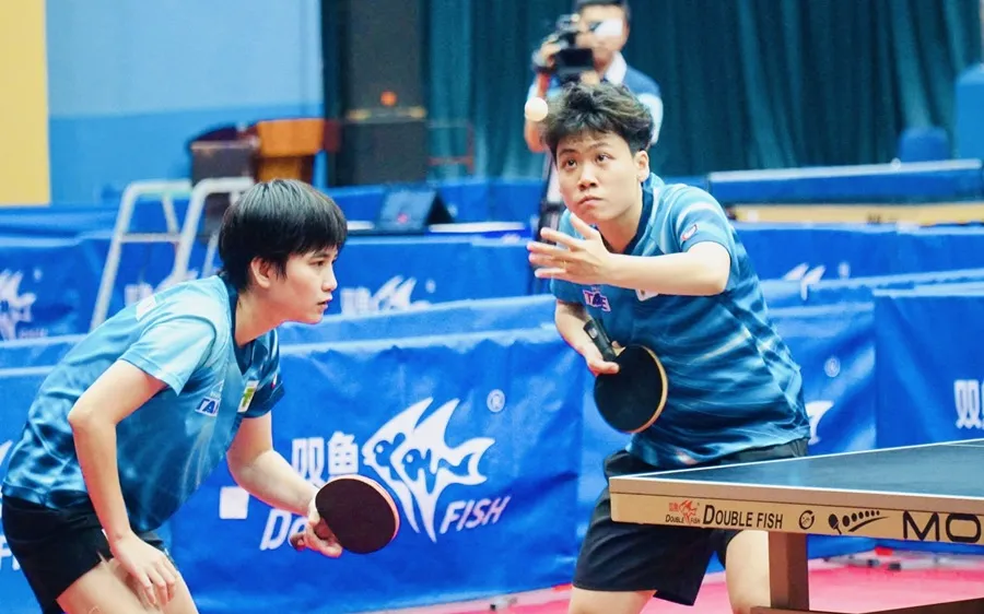 Nguyễn Khoa Diệu Khánh và Nguyễn Bạch Thanh Thư đã vô địch nội dung đôi nữ. Ảnh: TABLE TENNIS REVIEW