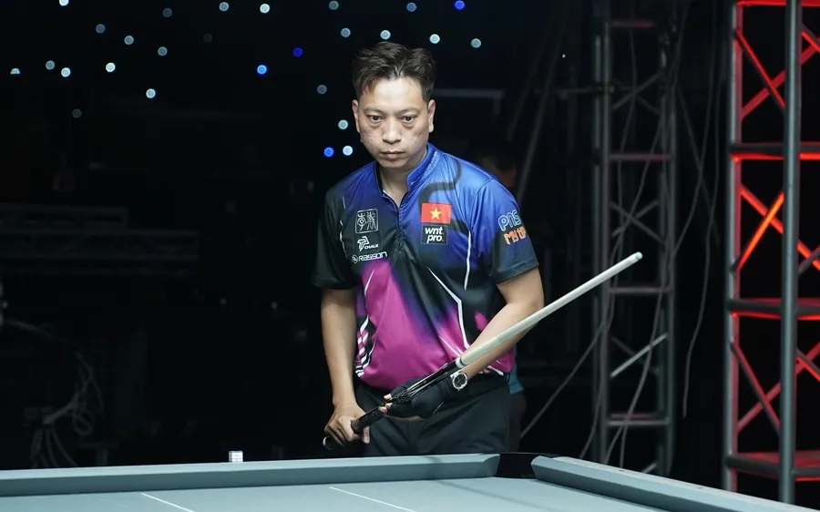 Dương Quốc Hoàng tập luyện tại Cung điền kinh trong nhà Mỹ Đình (Hà Nội) trước khi thi đấu chính thức. Ảnh: HUY HOÀNG 
