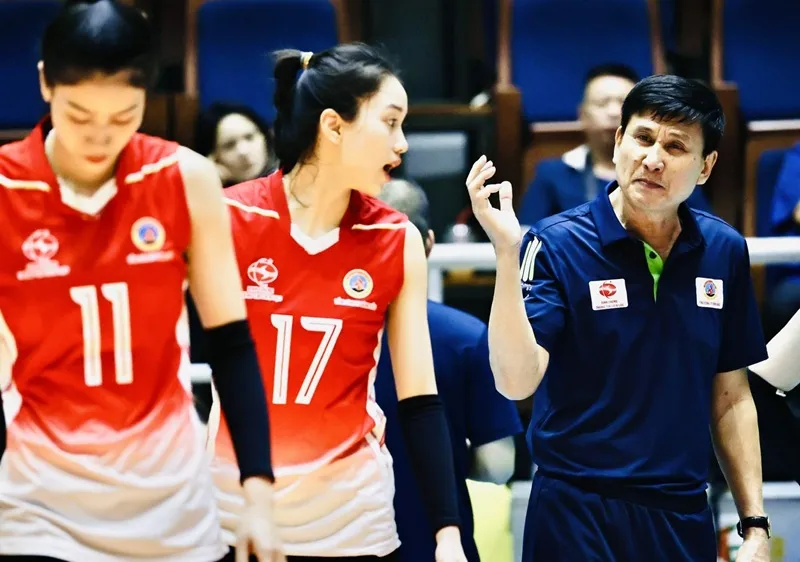 Đội Binh chủng Thông tin đã vào vòng chung kết sau trận thắng buổi tối ngày 8-10. Ảnh: DŨNG PHƯƠNG