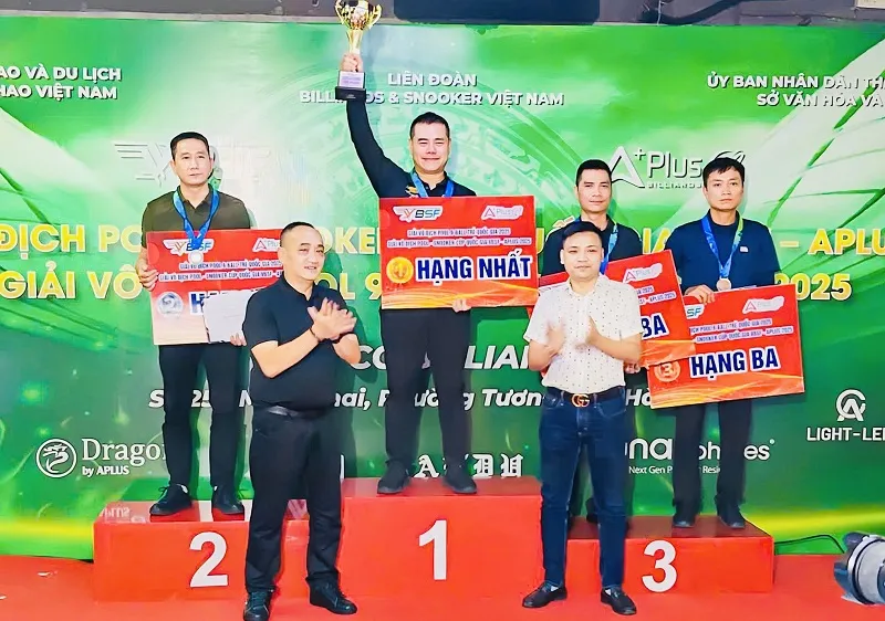 Cơ thủ Nguyễn Nhật Thanh giành HCV cho đội billiards TPHCM tại giải. Ảnh: ĐOÀN TUẤN