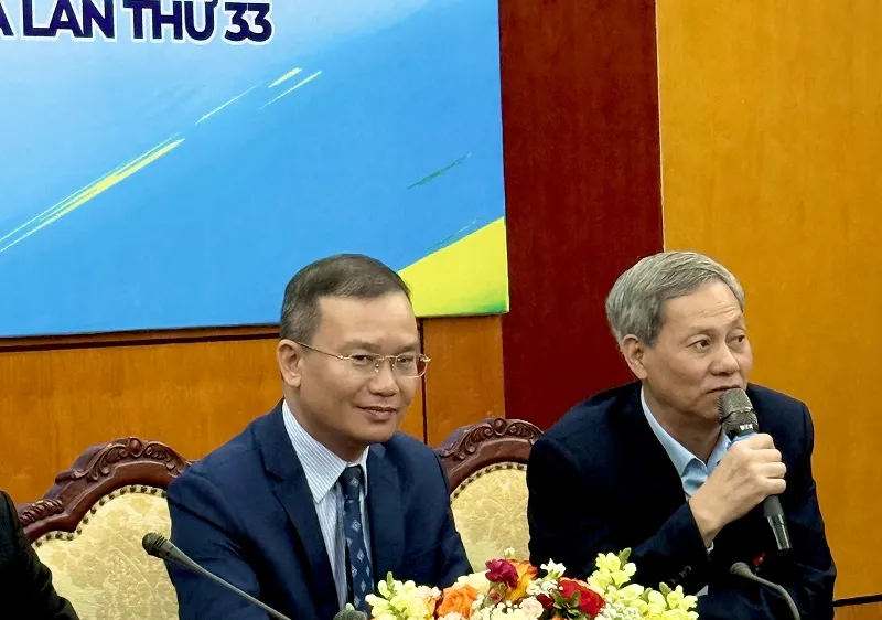 Ông Nguyễn Hồng Minh (trái) dự kiến được giao nhiệm vụ Trưởng đoàn thể thao Việt Nam tham dự SEA Games 33-2025. Ảnh: MINH CHIẾN