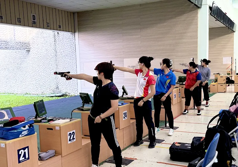 Đội tuyển bắn súng Việt Nam đang tích cực chuẩn bị cho SEA Games 33-2025. Ảnh: MINH CHIẾN
