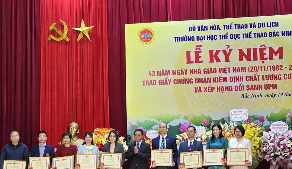 Đại học TDTT Bắc Ninh kỷ niệm Ngày Nhà giáo Việt Nam. Ảnh: TH.SÂM
