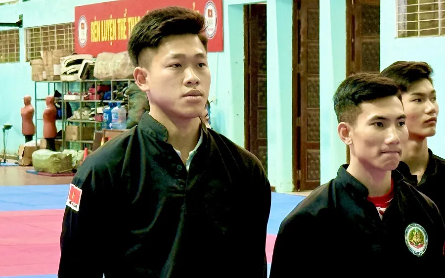 Võ sĩ Nguyễn Tấn Sang vừa được khen thưởng Huân chương Lao động hạng Nhì. Ảnh: MINH CHIẾN