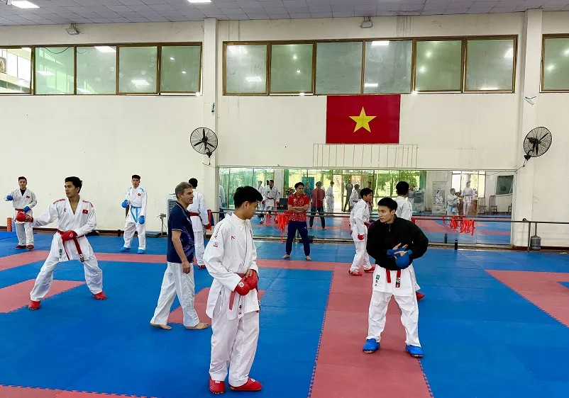Đội tuyển karate Việt Nam đang tập luyện chuẩn bị SEA Games 33-2025. Ảnh: MINH CHIẾN