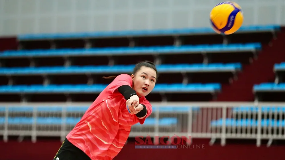 Cầu thủ Kim Thanh đã được trao suất chính thức tham dự SEA Games 33-2025. Ảnh: DŨNG PHƯƠNG