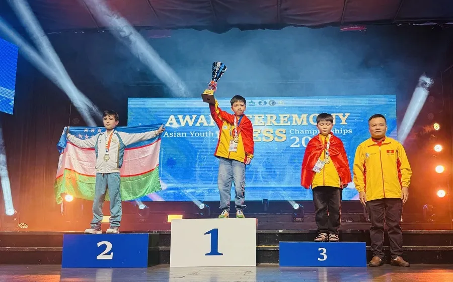 Kỳ thủ Nguyễn Xuân Phương giành tấm HCV cờ chớp cá nhân nam tại giải vô địch trẻ châu Á 2025. Ảnh: B.VINH