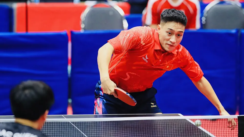 Nguyễn Anh Tú và đồng đội đã có nỗ lực nhưng chưa thể giành HCV đồng đội nam. Ảnh: MINH DÂN