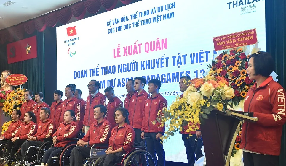 Đoàn thể thao người khuyết tật Việt Nam làm Lễ xuất quân tham dự ASEAN Para Games 13. Ảnh: VGP/GIANG THANH