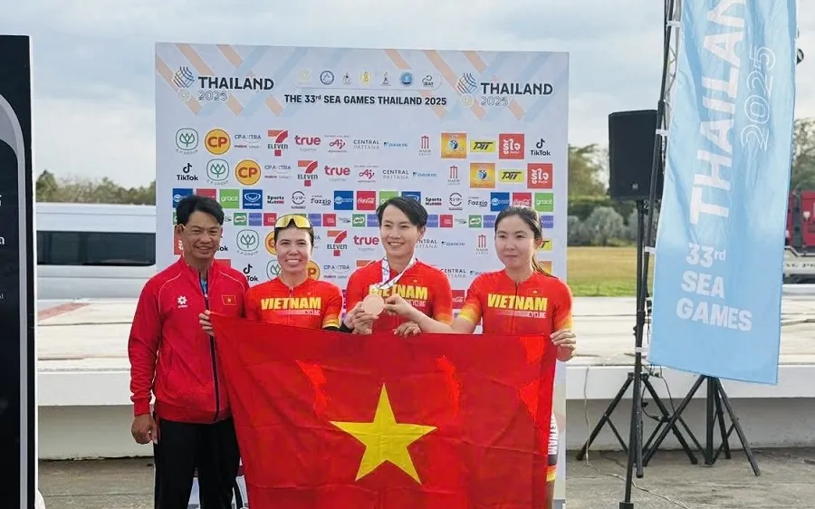 Cua-rơ Nguyễn Thị Thật giành HCĐ tại SEA Games 33-2025. Ảnh: VCF