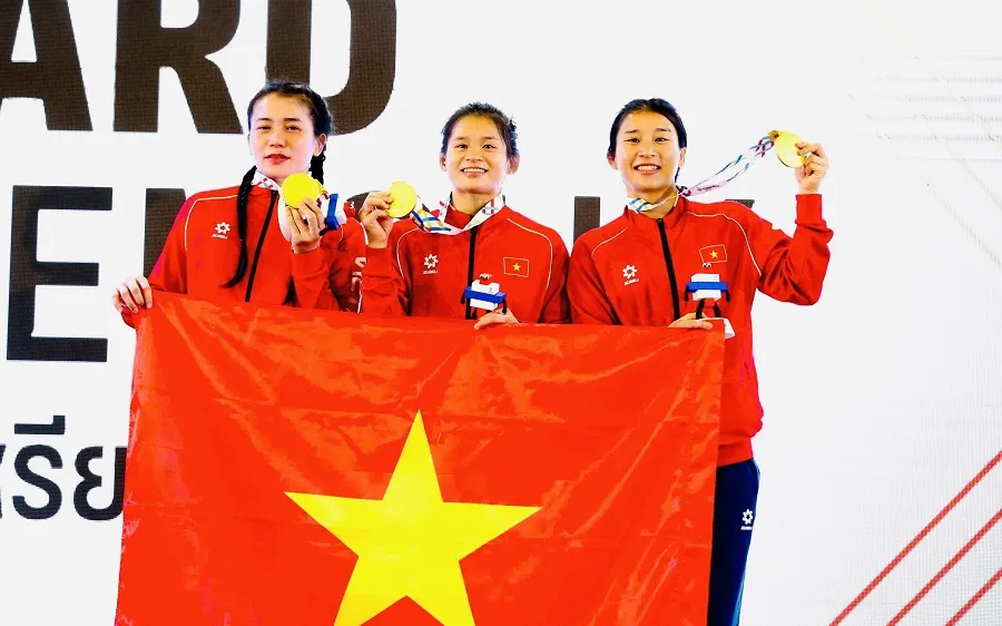 3 tuyển thủ Mỹ Hạnh, Mỹ Linh và Mỹ Trang đã nỗ lực thi đấu tại SEA Games 33-2025. Ảnh: DŨNG PHƯƠNG