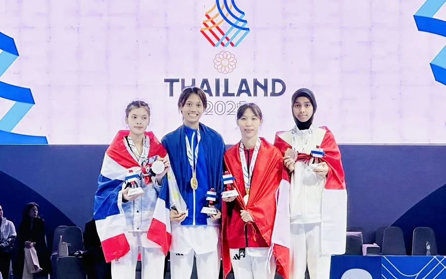 Trương Thị Kim Tuyền (thứ 2, từ phải qua) có tấm HCĐ tại SEA Games 33-2025. Ảnh: ĐOÀN TTVN