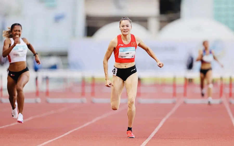 Quách Thị Lan chỉ thi đấu nội dung 400m rào tại SEA Games 33-2025, tuy nhiên cô được trở lại đội hình tiếp sức 4x400m trong năm nay. Ảnh: DŨNG PHƯƠNG