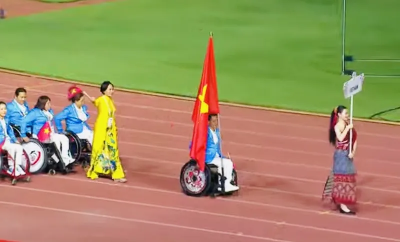 Đoàn thể thao người khuyết tật Việt Nam tham dự Lễ khai mạc ASEAN Para Games 13. Ảnh: THÁI DƯƠNG