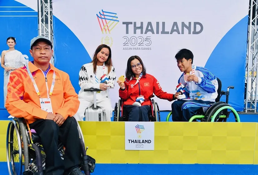 VĐV bơi người khuyết tật Vi Thị Hằng có kết quả tốt tại ASEAN Para Games 13. Ảnh: THÁI DƯƠNG