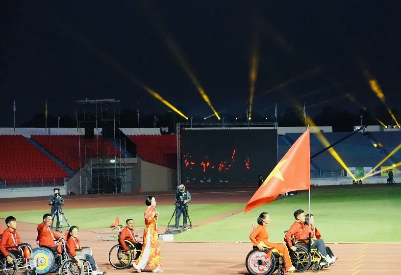 Đoàn thể thao người khuyết tật Việt Nam tham dự Lễ bế mạc ASEAN Para Games 13. Ảnh: PARALYMPICVIETNAM