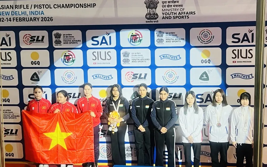 Trịnh Thu Vinh và đồng đội đã giành được HCB trong ngày 4-2. Ảnh: MINH MINH
