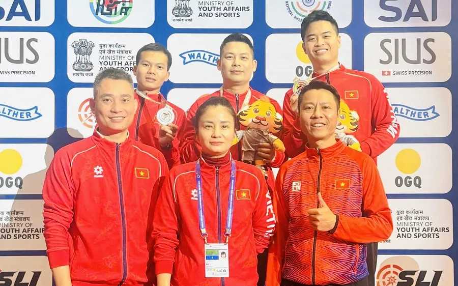Xạ thủ Hà Minh Thành và đội tuyển bắn súng Việt Nam vừa thi đấu giải châu Á 2026. Ảnh: MINH CHIẾN