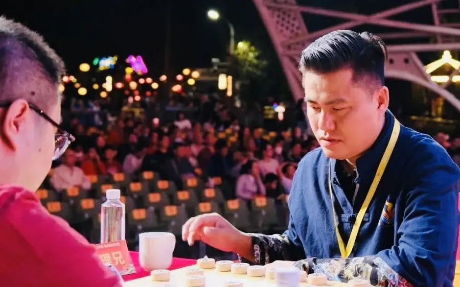 Kỳ thủ Lại Lý Huynh đang thi đấu ở giải Ngũ Dương Bôi 2026 tại Trung Quốc. Ảnh: BTC