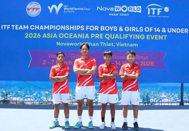 VĐV quần vợt U14 nam Việt Nam đang tranh tài tại Phan Thiết (Lâm Đồng). Ảnh: VTF