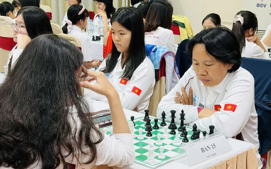 Kỳ thủ tập trung thi đấu để có kết quả cao nhất tại giải vô địch quốc gia 2026. Ảnh: VINH BÙI