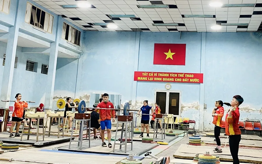 Cử tạ Việt Nam chính thức có chuyên gia Trung Quốc huấn luyện từ ngày 15-3. Ảnh: MINH CHIẾN