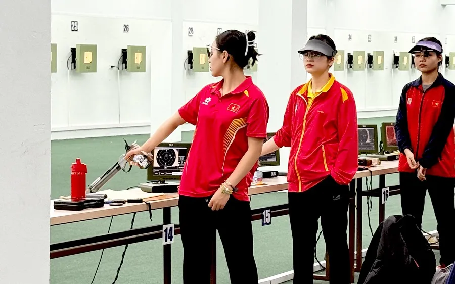 Xạ thủ Trịnh Thu Vinh tập trung thi đấu giành kết quả tại Đắk Lắk. Ảnh: MINH CHIẾN