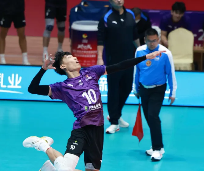 Chủ công Zhihong Xue gần như chắc chắn sẽ thi đấu cho đội Thể Công Tân Cảng tại vòng 1 giải quốc gia năm nay. Ảnh: CHINAVOLLEYBALL