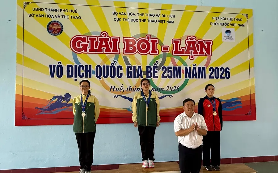 Nguyễn Diệp Phương Trâm đã giành HCV và phá kỷ lục quốc gia nội dung 100m ngửa nữ. Ảnh: MINH CHIẾN