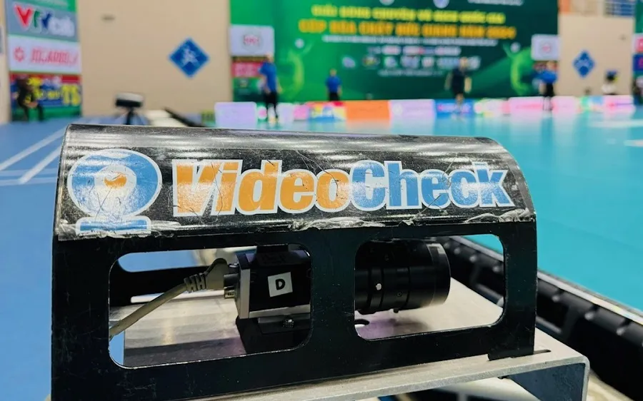 Máy quay của hệ thống Video Eyes Challenge đang được sử dụng tại giải vô địch quốc gia ở Việt Nam. Ảnh: DŨNG PHƯƠNG