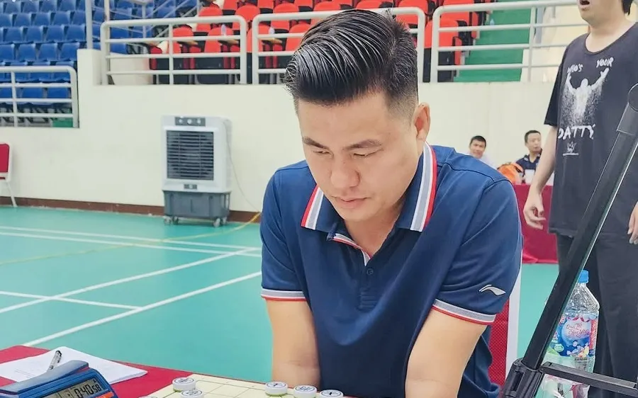 Kỳ thủ Lại Lý Huynh đang thi đấu giải vô địch cờ tướng quốc gia 2026. Ảnh: VXF