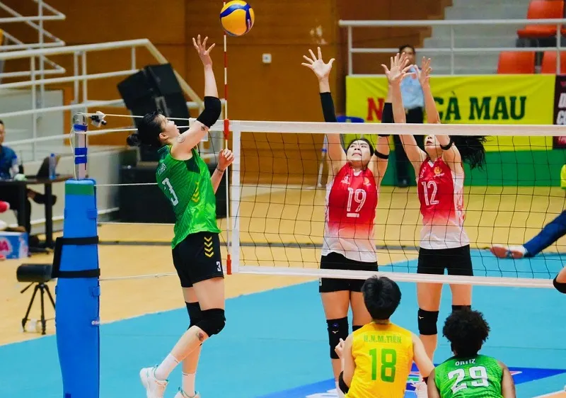 Thanh Thúy đã ghi nhiều điểm quan trọng trước hàng chắn Binh chủng Thông tin. Ảnh: VFV