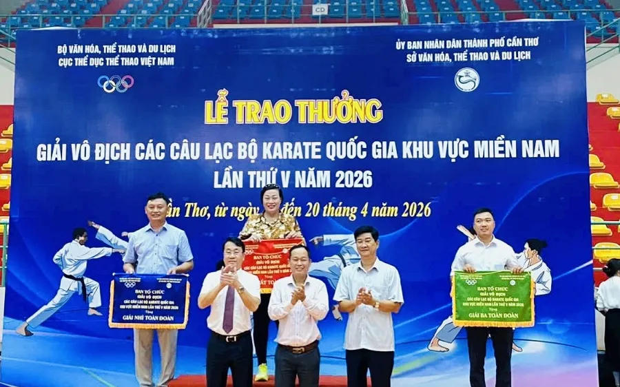Đội karate TPHCM 1 đã xuất sắc giành vị trí đứng nhất toàn đoàn trong giải đấu năm nay được diễn ra tại Cần Thơ. Ảnh: VŨ SƠN